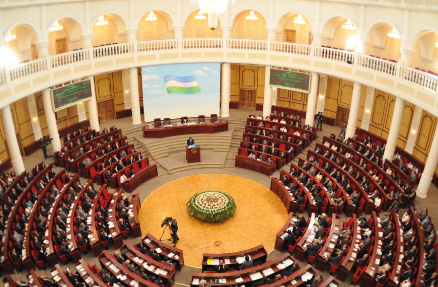 Uzbekistan: Parliament discredited the president